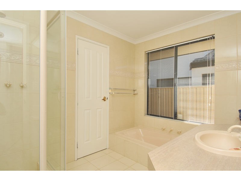 15 Fairborn Retreat, Meadow Springs WA 6210