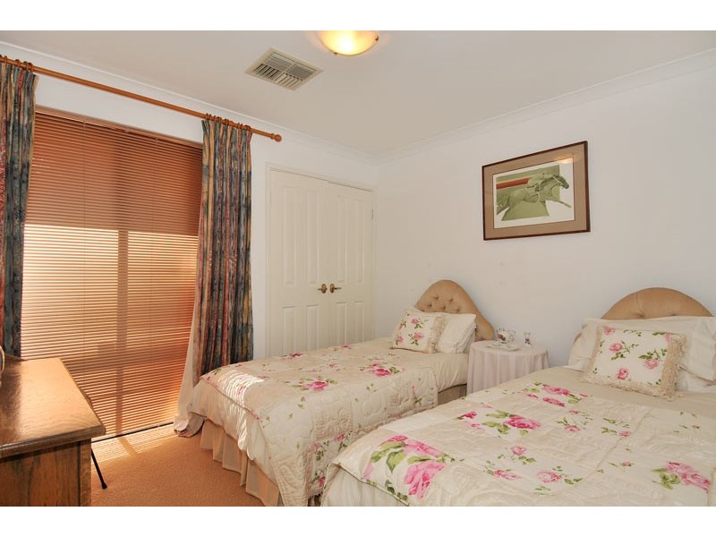 15 Fairborn Retreat, Meadow Springs WA 6210