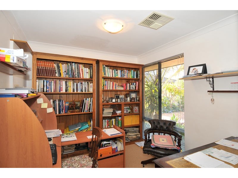 15 Fairborn Retreat, Meadow Springs WA 6210