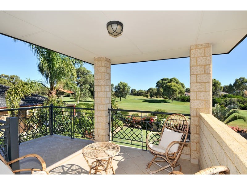 15 Fairborn Retreat, Meadow Springs WA 6210