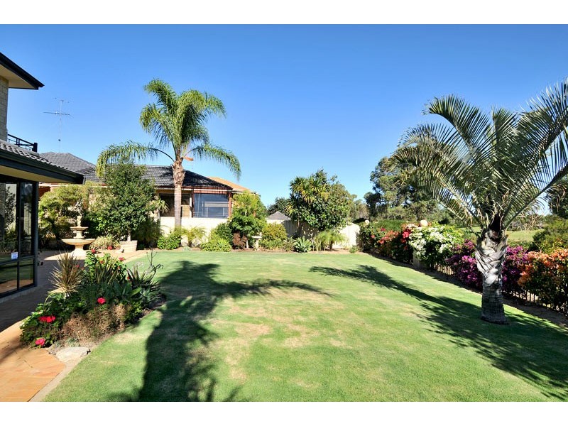 15 Fairborn Retreat, Meadow Springs WA 6210