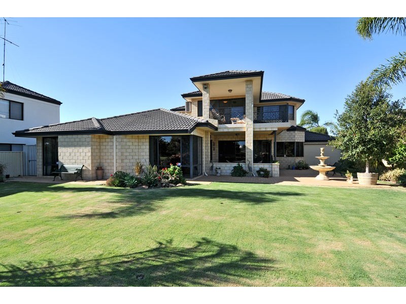 15 Fairborn Retreat, Meadow Springs WA 6210