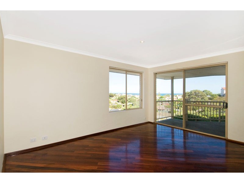 2/13 Allan Place, Halls Head WA 6210