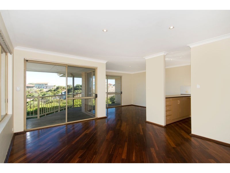 2/13 Allan Place, Halls Head WA 6210
