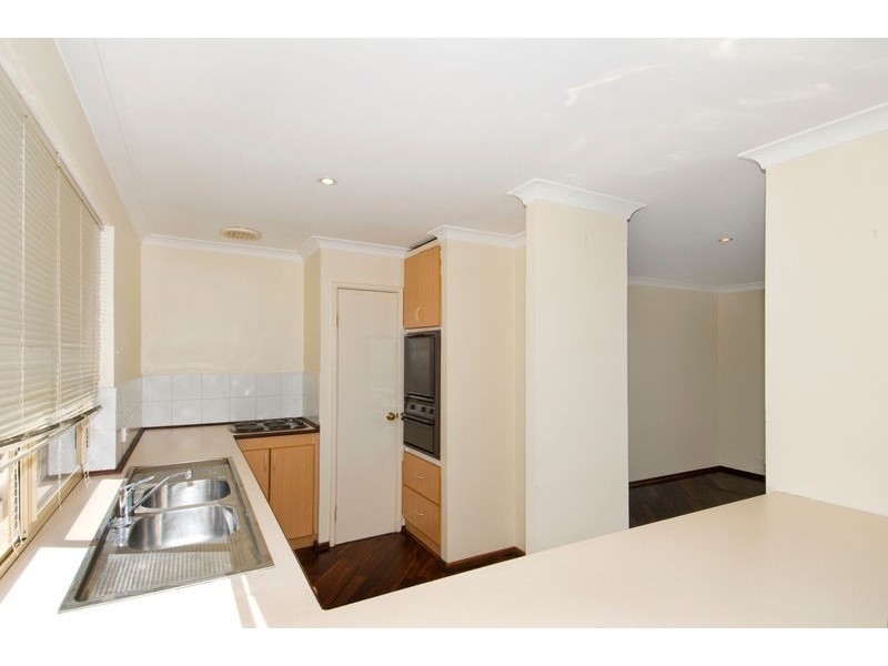 2/13 Allan Place, Halls Head WA 6210