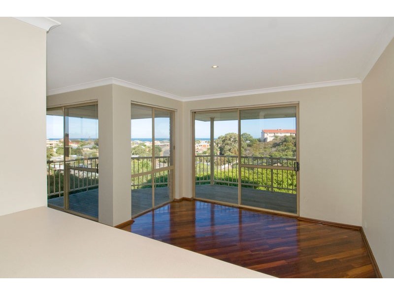 2/13 Allan Place, Halls Head WA 6210