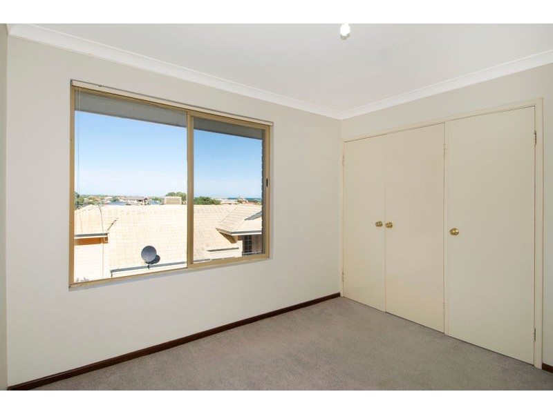 2/13 Allan Place, Halls Head WA 6210
