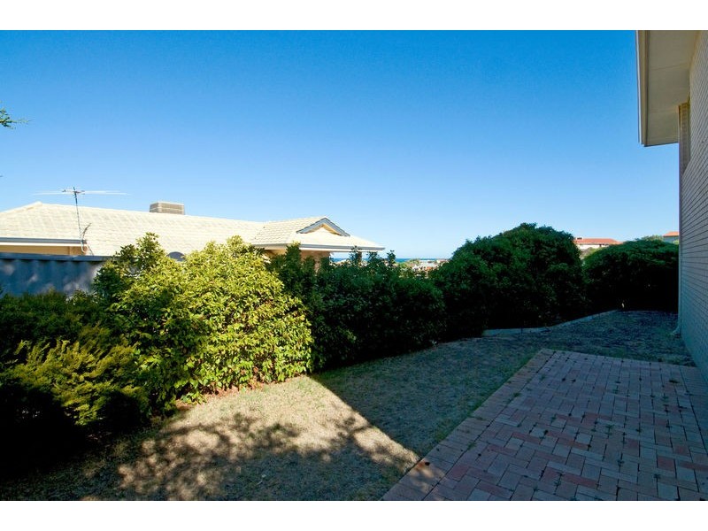 2/13 Allan Place, Halls Head WA 6210