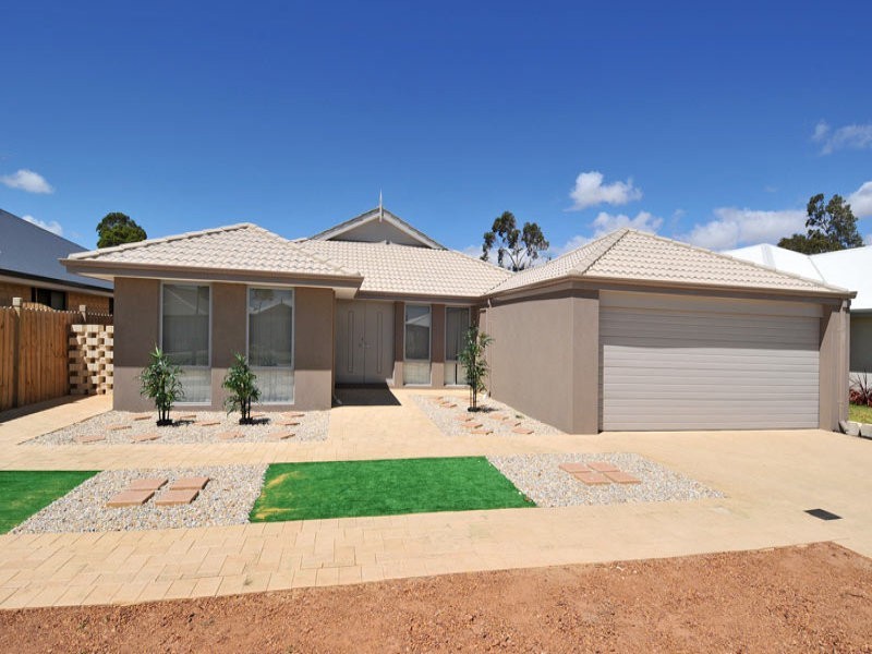 18 Anhinga Trail, Dudley Park WA 6210