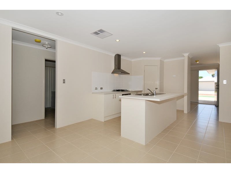 18 Anhinga Trail, Dudley Park WA 6210