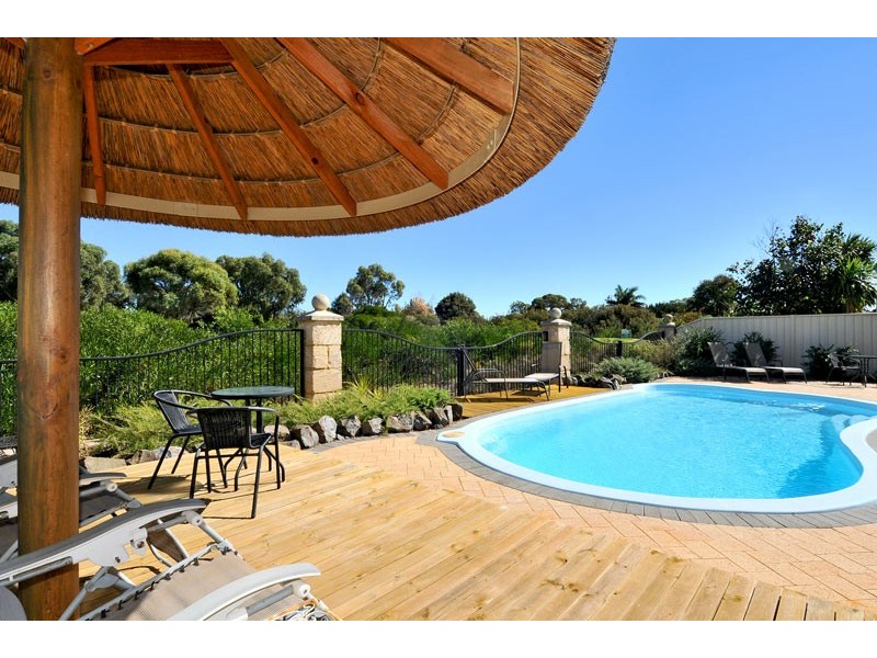 17 Fairborn Retreat, Meadow Springs WA 6210