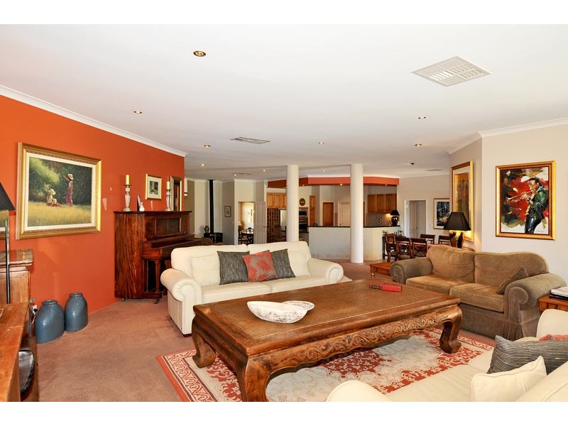 17 Fairborn Retreat, Meadow Springs WA 6210