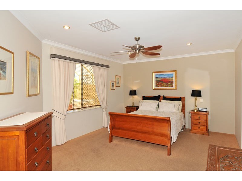 17 Fairborn Retreat, Meadow Springs WA 6210