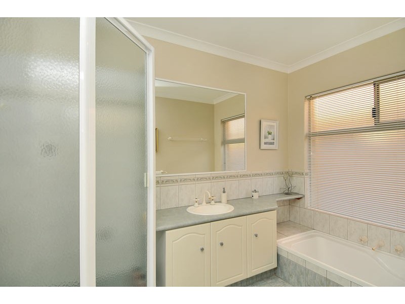 17 Fairborn Retreat, Meadow Springs WA 6210