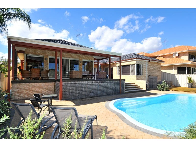 17 Fairborn Retreat, Meadow Springs WA 6210