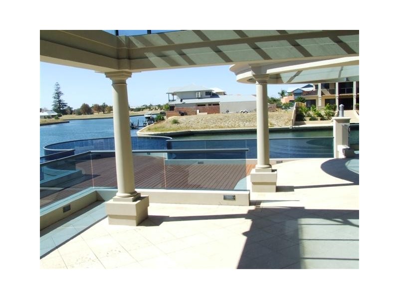 51 Aztec Island Retreat, Halls Head WA 6210