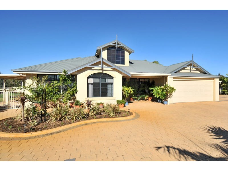 82 Peaceful Waters Drive, Barragup WA 6209