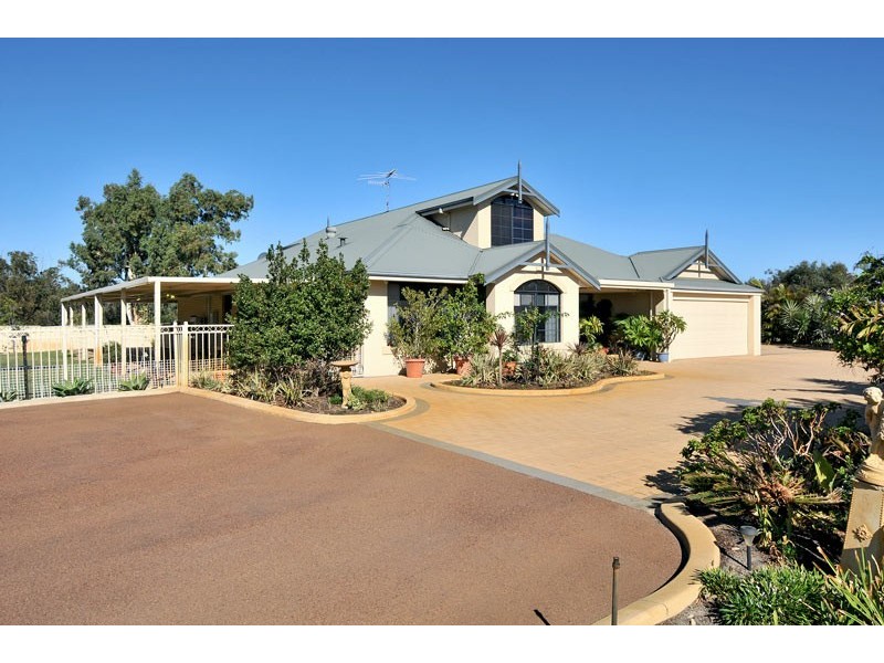 82 Peaceful Waters Drive, Barragup WA 6209