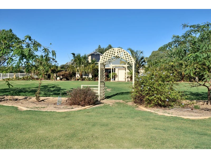 82 Peaceful Waters Drive, Barragup WA 6209