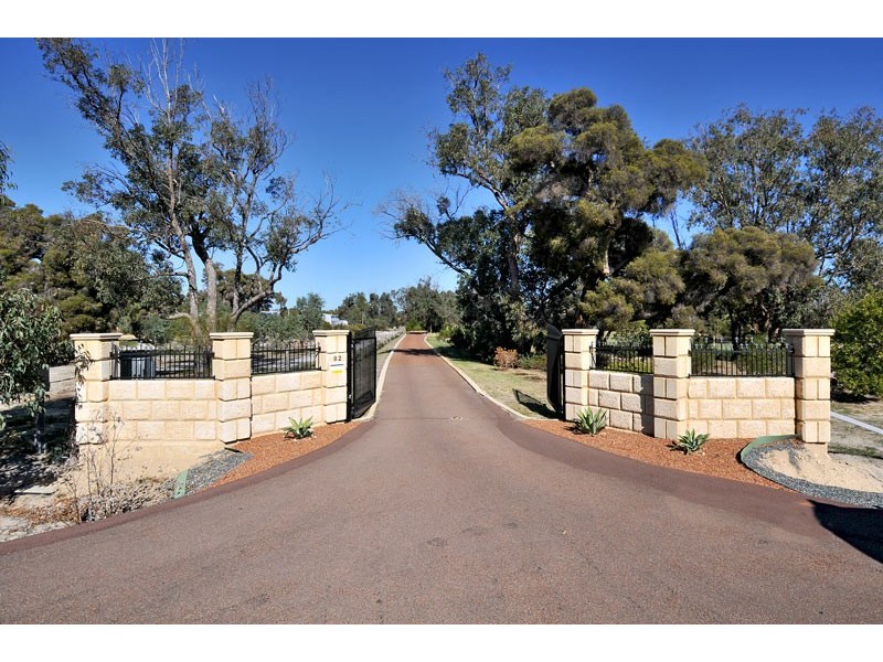 82 Peaceful Waters Drive, Barragup WA 6209