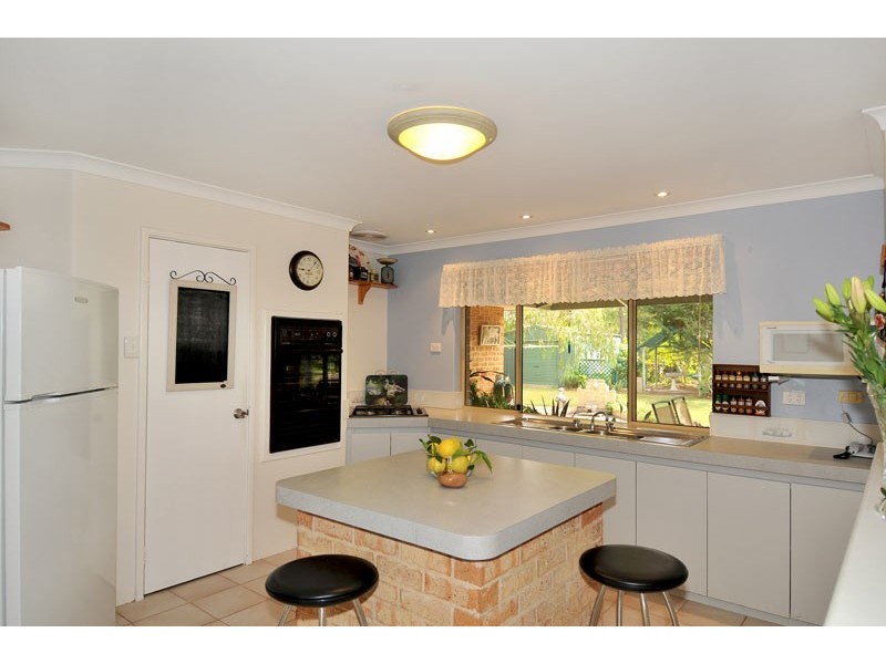 9 Navarre Row, Greenfields WA 6210