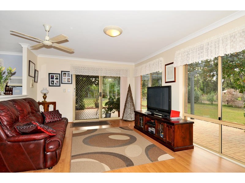 9 Navarre Row, Greenfields WA 6210