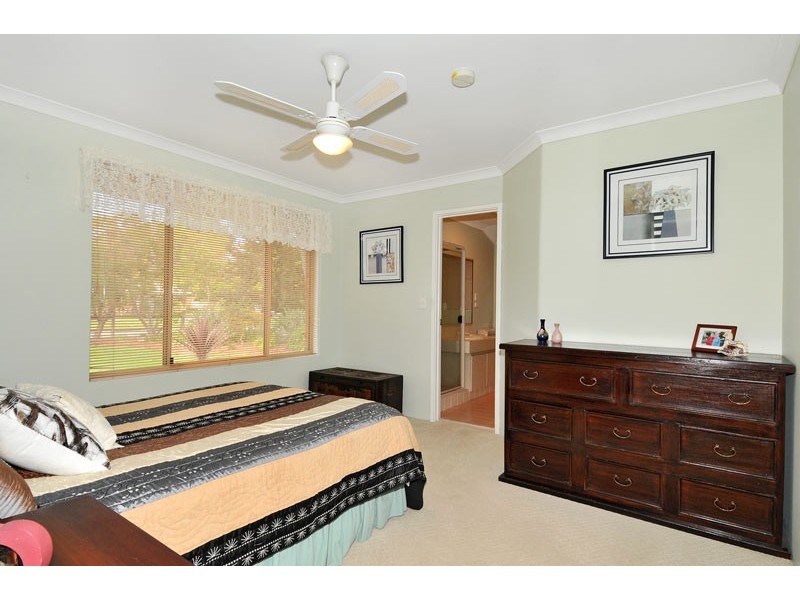 9 Navarre Row, Greenfields WA 6210