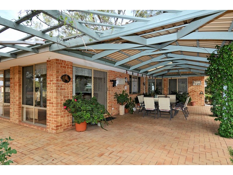 9 Navarre Row, Greenfields WA 6210