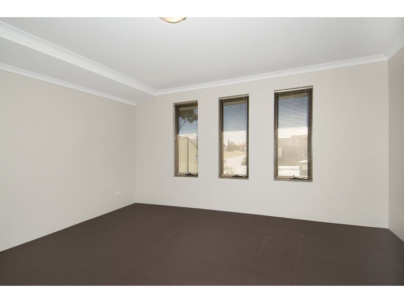 10 Dotterel Drive, Dudley Park WA 6210