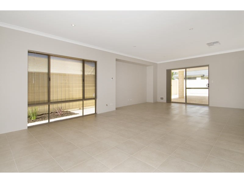 10 Dotterel Drive, Dudley Park WA 6210