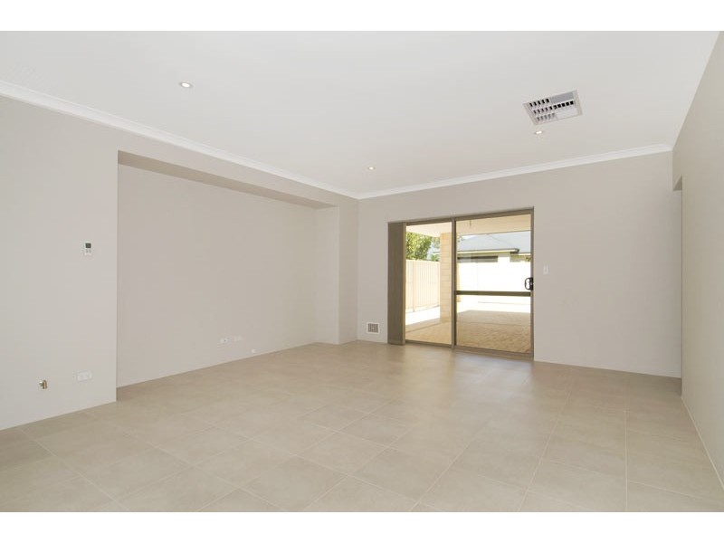 10 Dotterel Drive, Dudley Park WA 6210