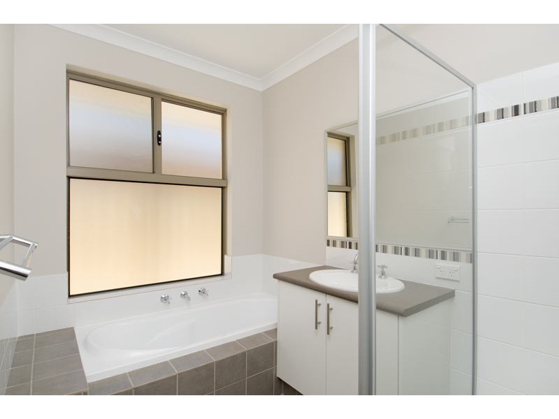 10 Dotterel Drive, Dudley Park WA 6210