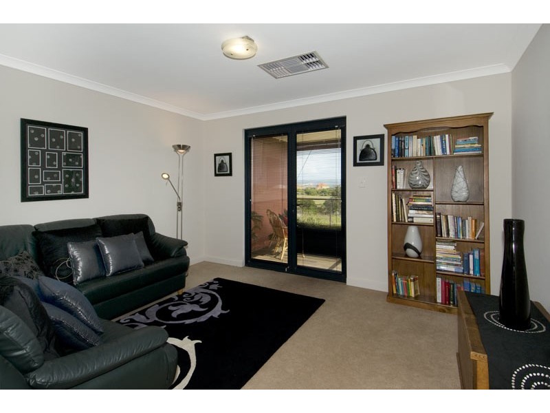 63 Baloo Crescent, Wannanup WA 6210