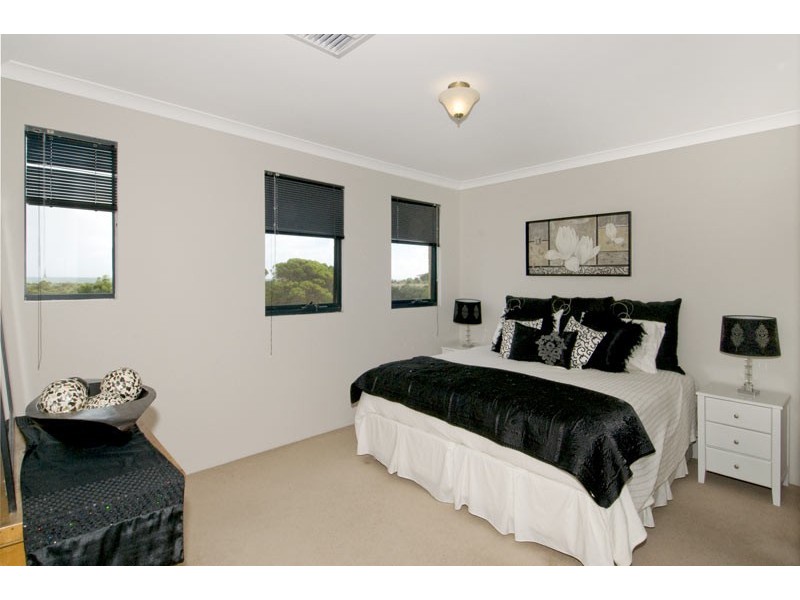 63 Baloo Crescent, Wannanup WA 6210