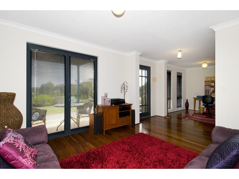63 Baloo Crescent, Wannanup WA 6210