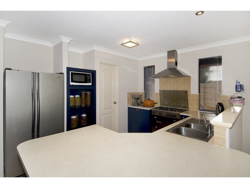 63 Baloo Crescent, Wannanup WA 6210