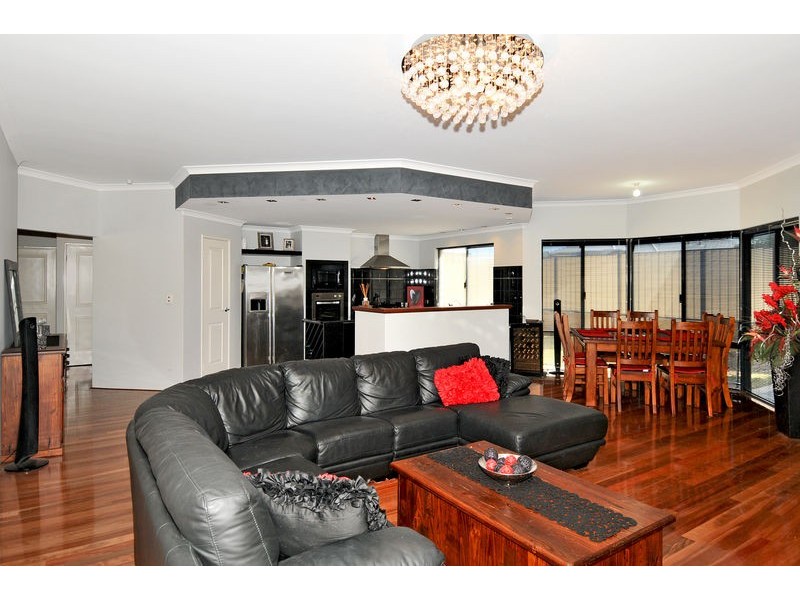 11 Clarinda Rise, Madora Bay WA 6210