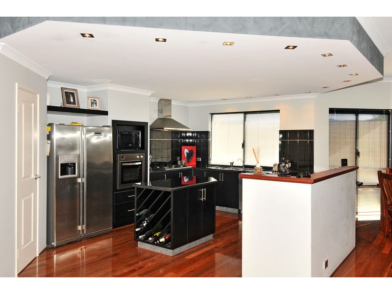 11 Clarinda Rise, Madora Bay WA 6210