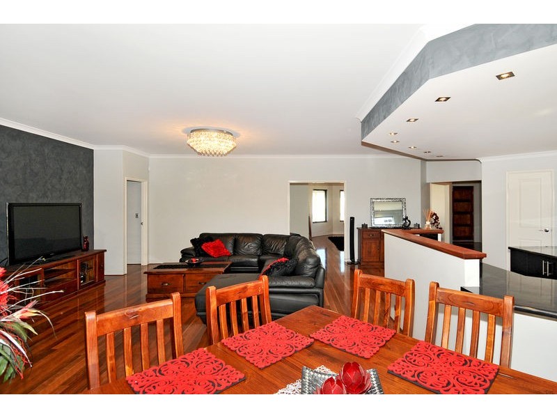 11 Clarinda Rise, Madora Bay WA 6210