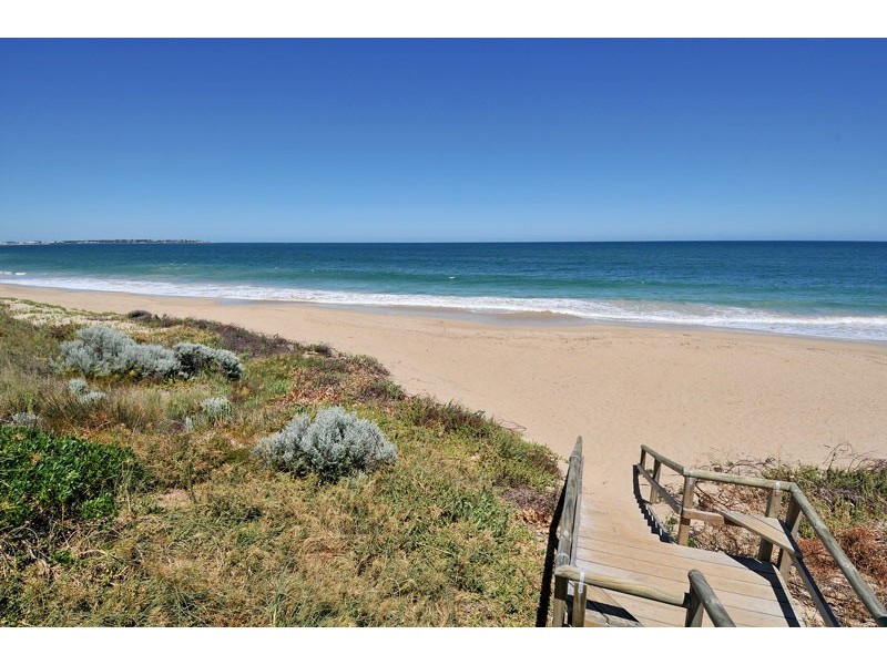 11 Clarinda Rise, Madora Bay WA 6210