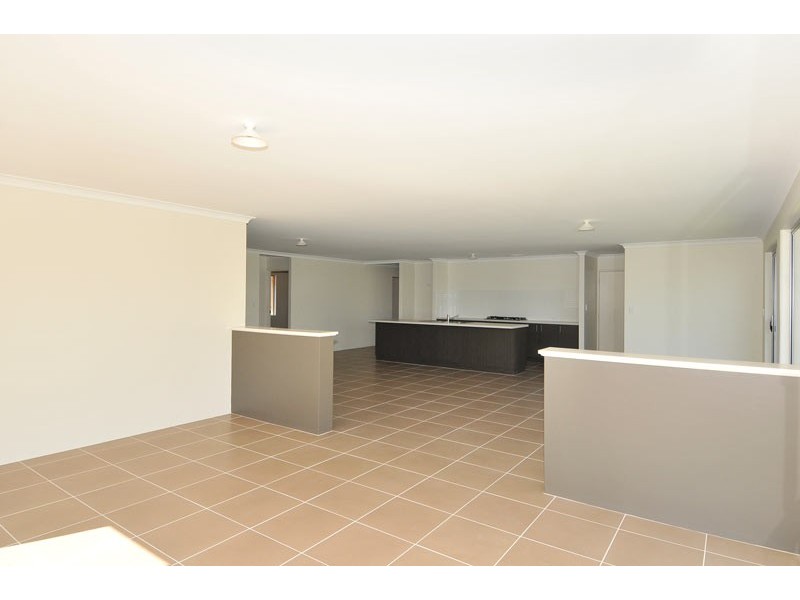 27 Still Meadow Turn, Meadow Springs WA 6210