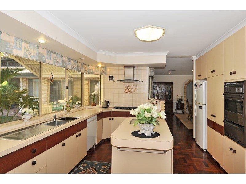 8 Victoria Circle, Greenfields WA 6210