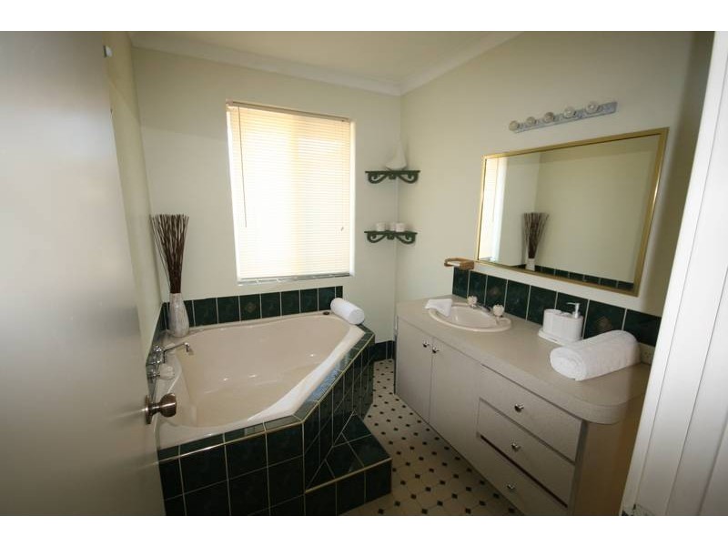 9 Tacoma Loop, Dudley Park WA 6210