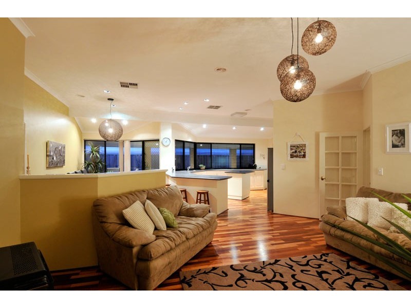 129 Midsummer Circle, Pinjarra WA 6208