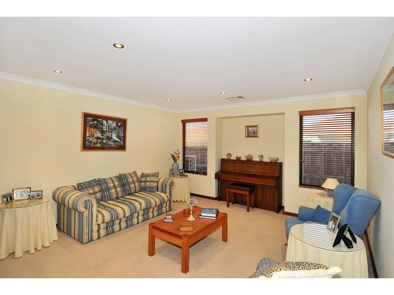 6 Capricorn Mews, Halls Head WA 6210