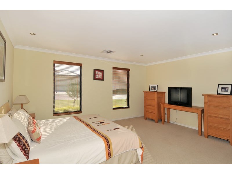 6 Capricorn Mews, Halls Head WA 6210