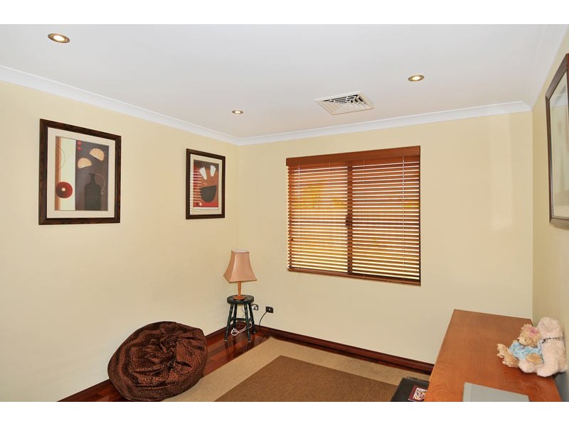 6 Capricorn Mews, Halls Head WA 6210