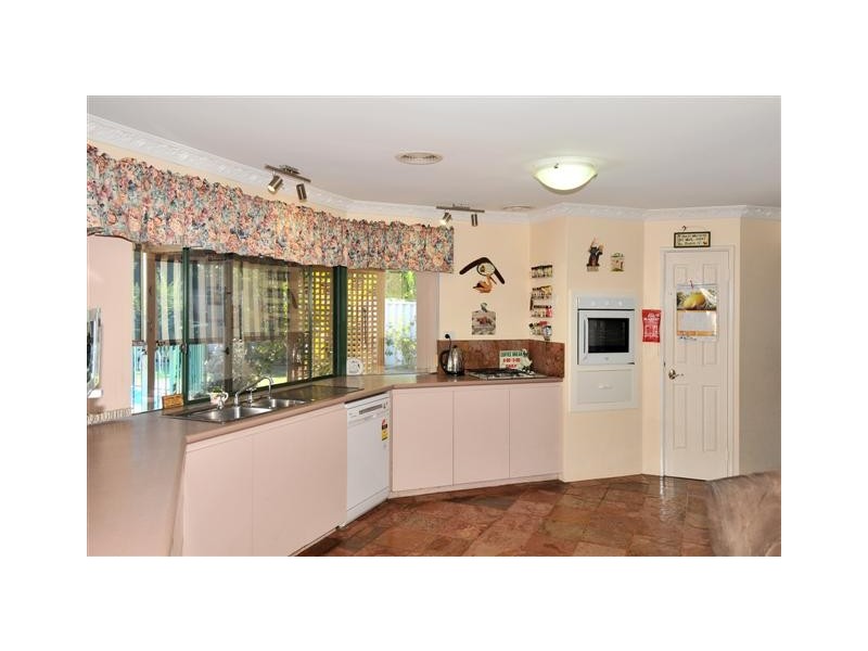 9 Pepperwood Rise, Halls Head WA 6210