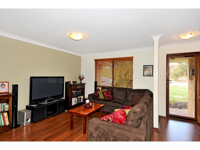 15 Wisteria Gardens, Halls Head WA 6210
