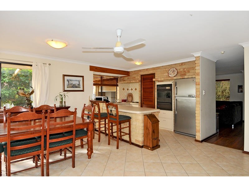 15 Wisteria Gardens, Halls Head WA 6210